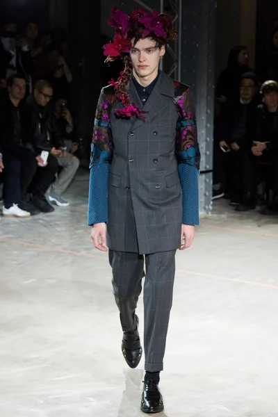 Look 18